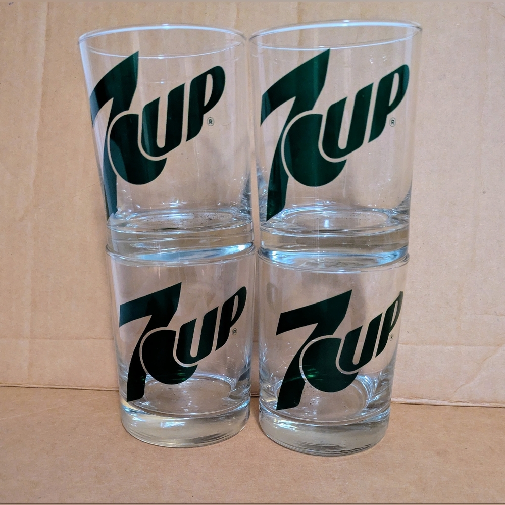 7 UP Glasses Set 4 NEW